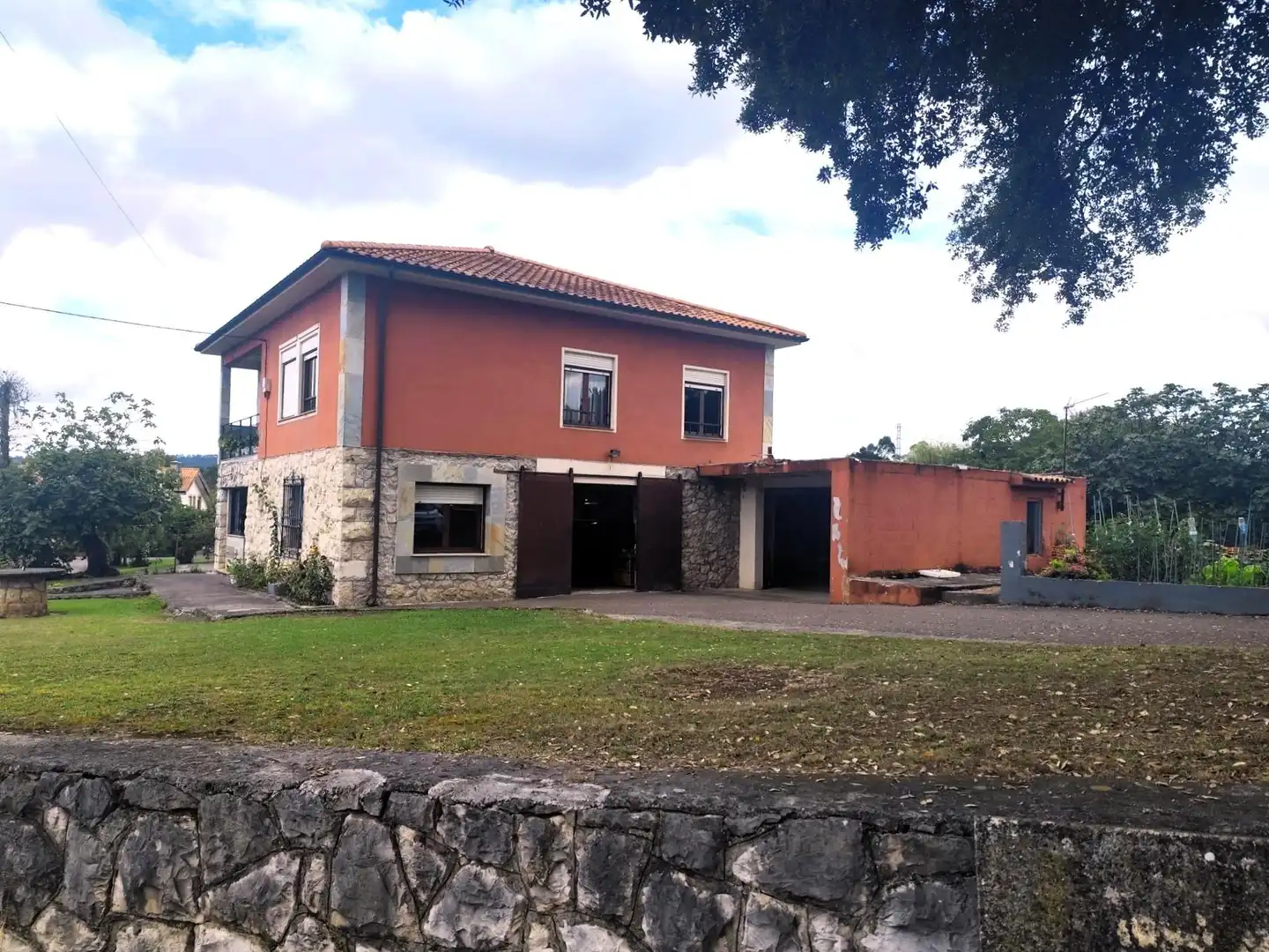 Vista exterior de Casa o chalet en venta en Villaescusa (Cantabria) con Calefacción, Jardín privado y Terraza