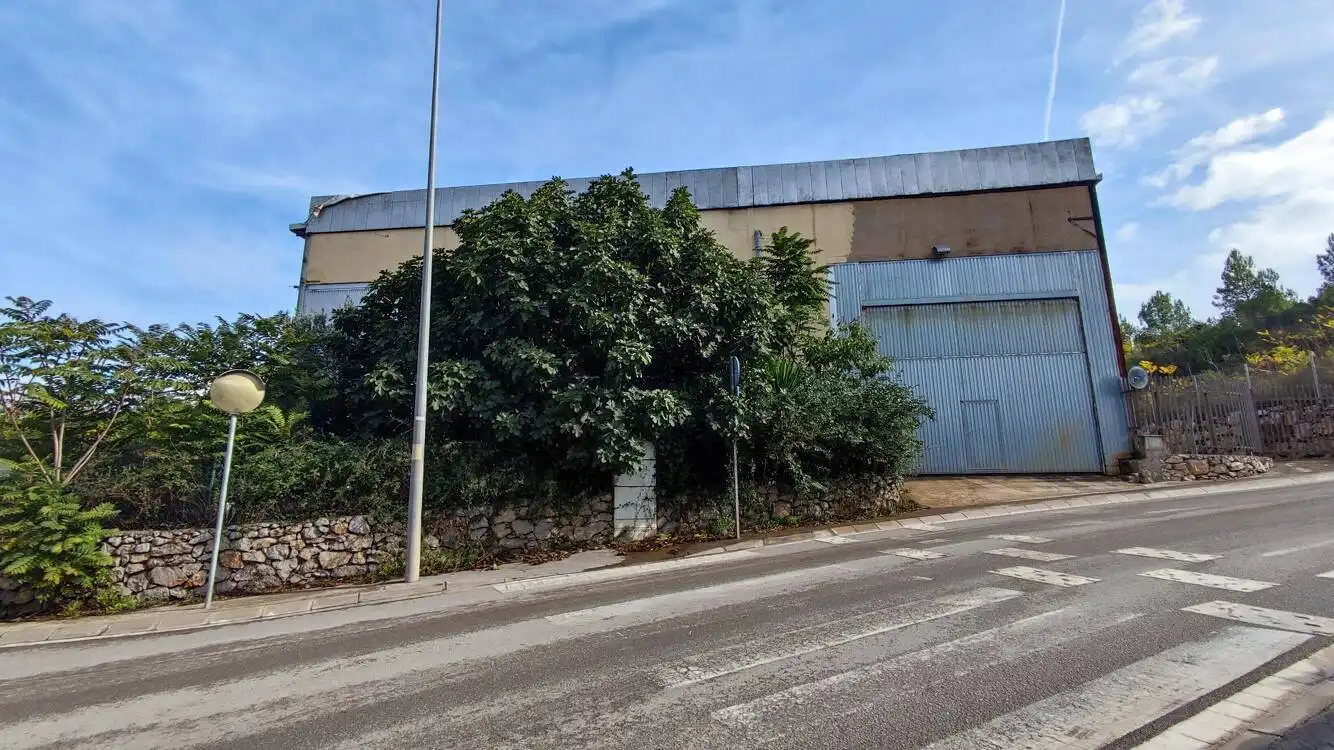 Vista exterior de Nave industrial en venta en Vallirana