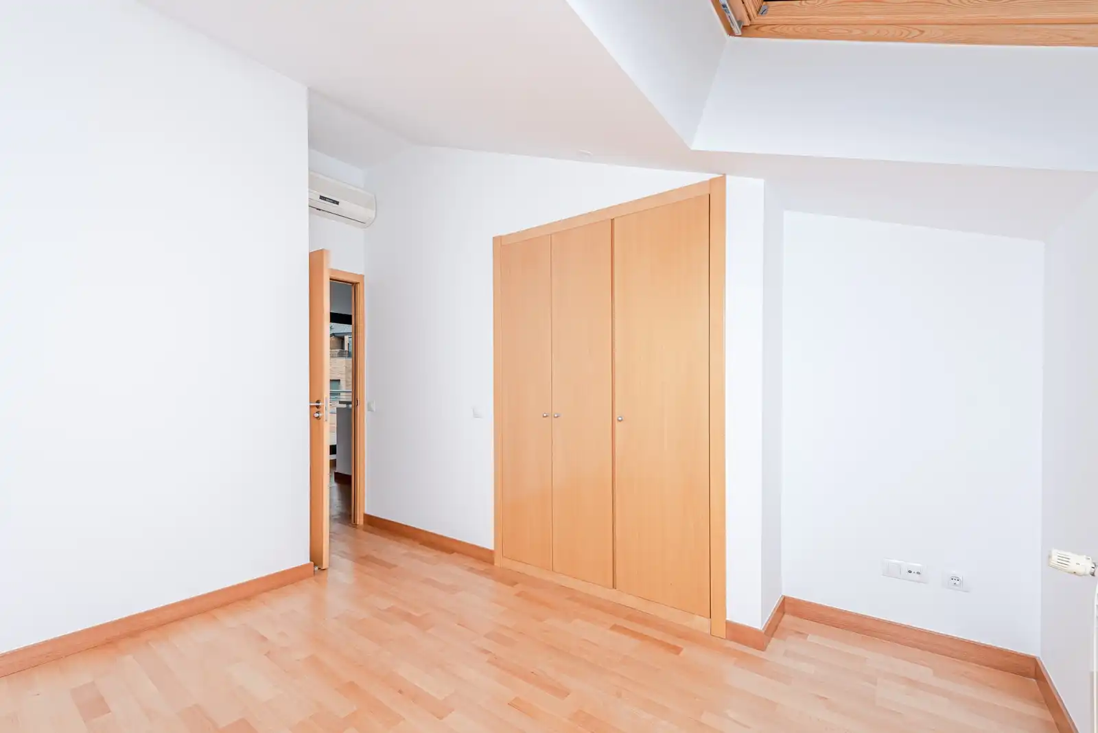 Bedroom of Flat for sale in Torrelodones  with Storage room