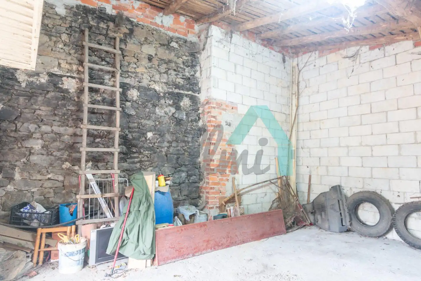 Casa adosada en venta en Quirós con Calefacción y Trastero