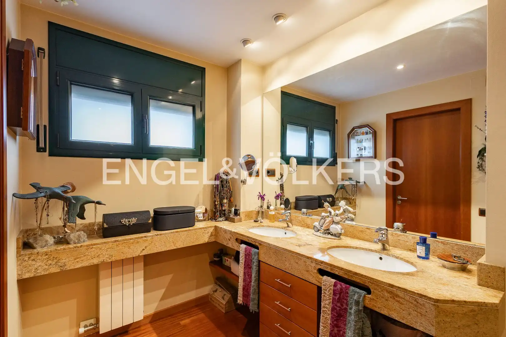Bathroom of Houses for sale in Sant Cugat del Vallès  with Heating, Private garden and Parquet flooring