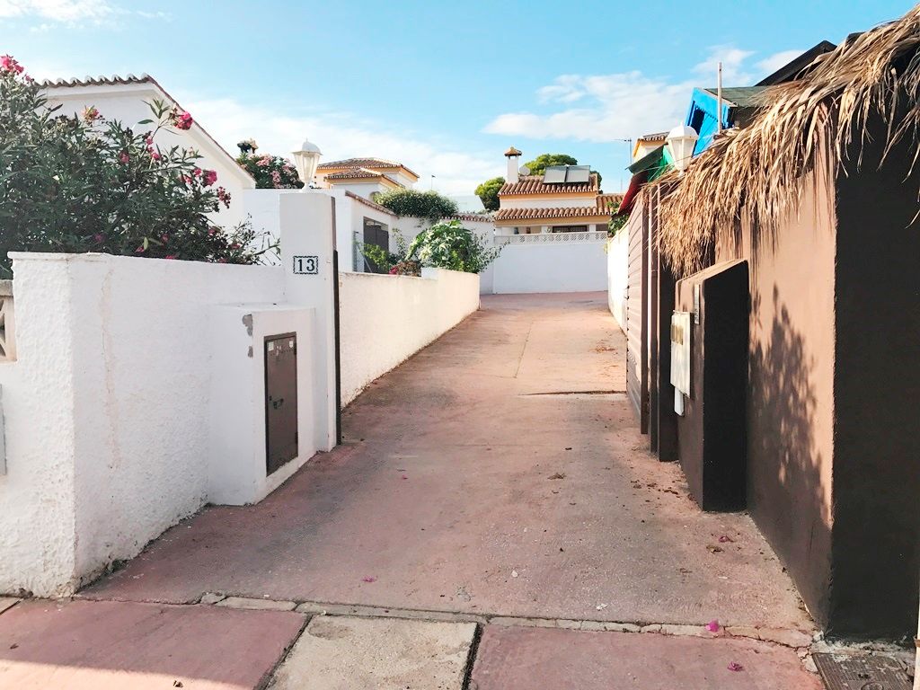 Vista exterior de Casa o chalet en venta en Rincón de la Victoria con Jardín privado y Piscina