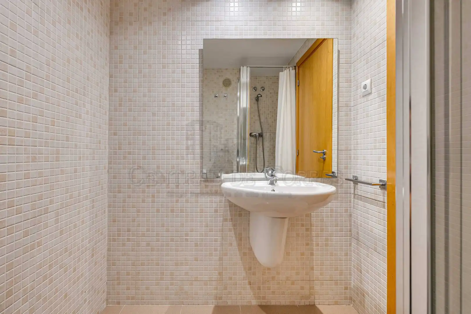 Bathroom of Flat for sale in Sant Cugat del Vallès  with Air Conditioner, Heating and Parquet flooring