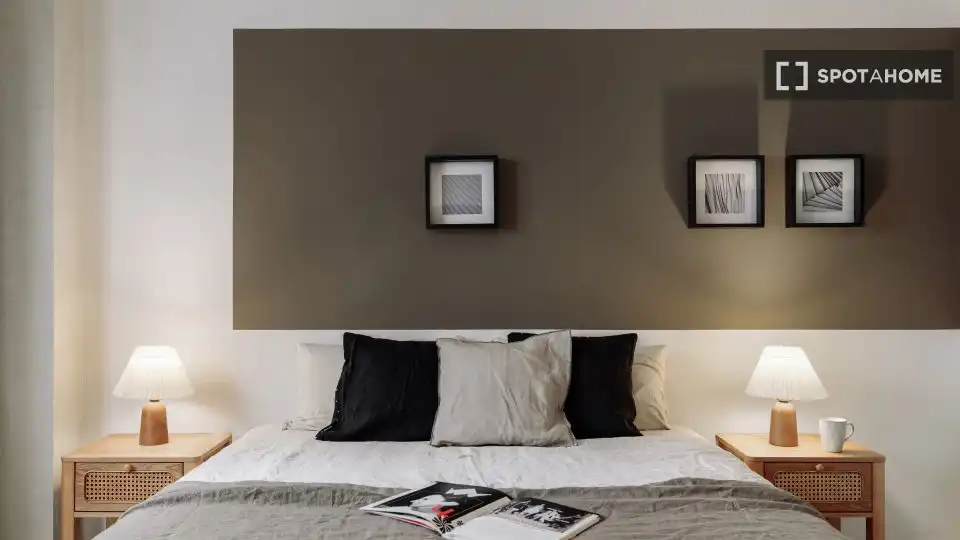 Dormitori de Apartament per a compartir en Barcelona amb Aire condicionat, Terrassa i Moblat