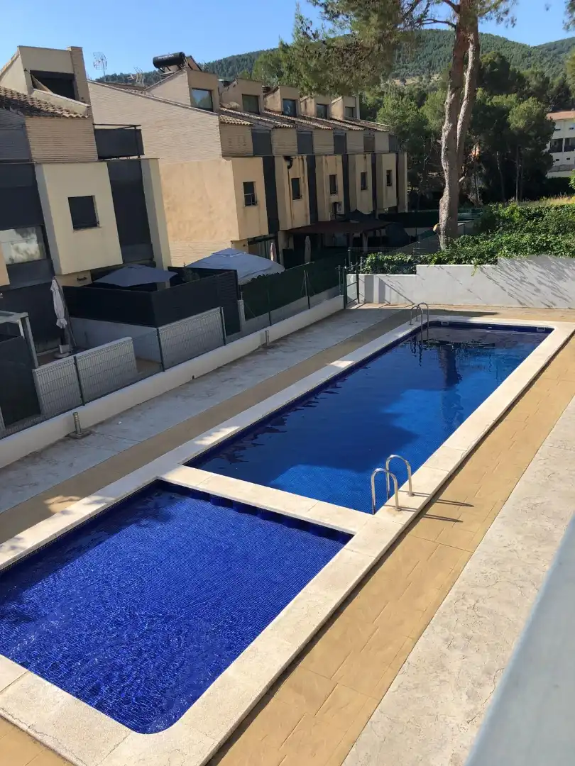 Piscina de Casa adosada en venta en Gilet con Calefacción, Terraza y Horno