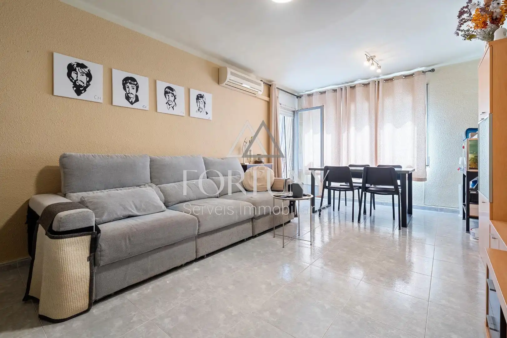 Sala d'estar de Pis en venda en Reus amb Aire condicionat i Balcó