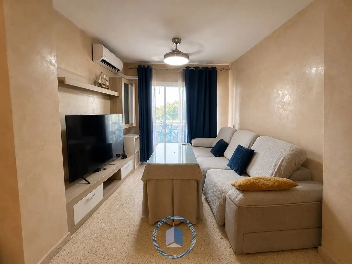 Sala de estar de Piso en venta en Montequinto con Terraza y Piscina