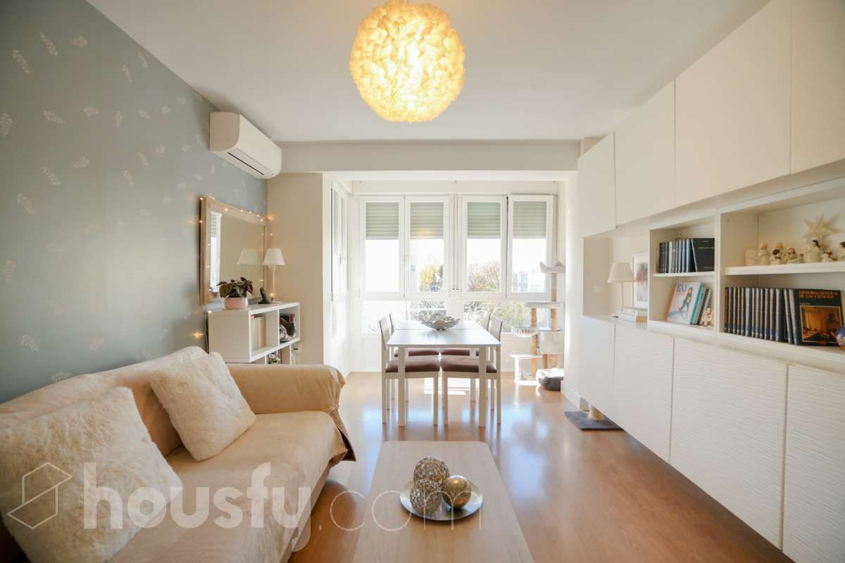 Sala d'estar de Pis en venda en  Madrid Capital amb Aire condicionat, Calefacció i Balcó