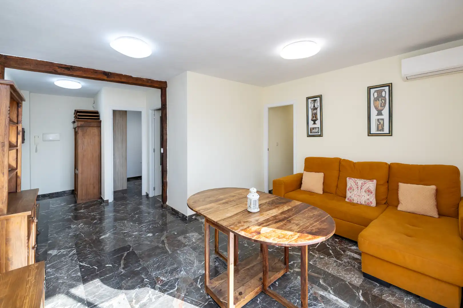 Living room of Flat for rent in Granada  with Air Conditioner, Heating and Terrace