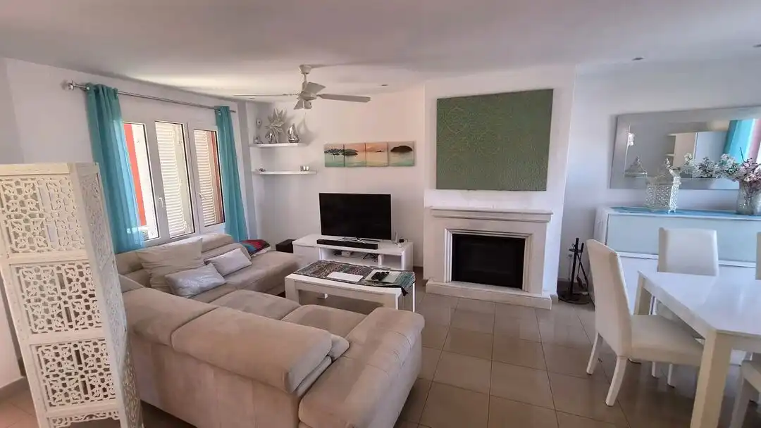 Sala de estar de Casa adosada de alquiler en La Línea de la Concepción con Aire acondicionado, Calefacción y Jardín privado