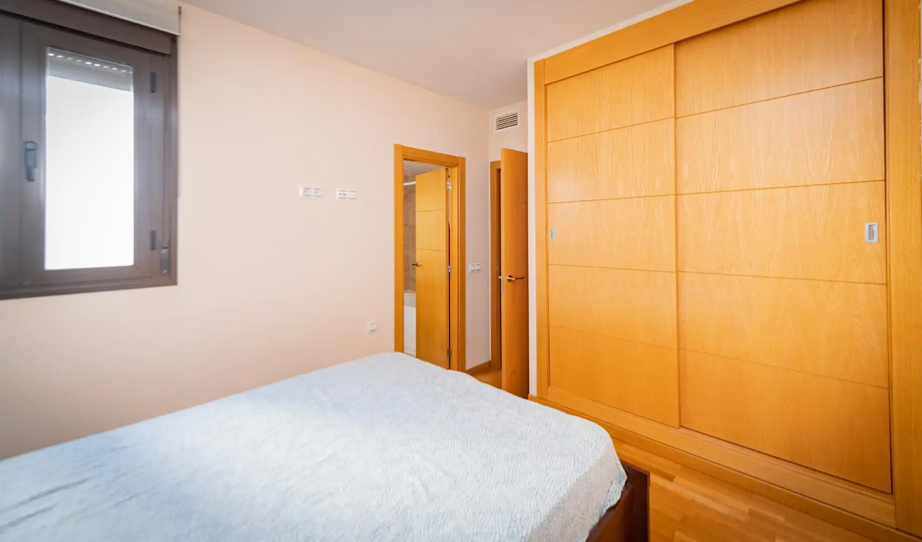 Schlafzimmer von Dachboden zum Verkauf in Antequera mit Klimaanlage