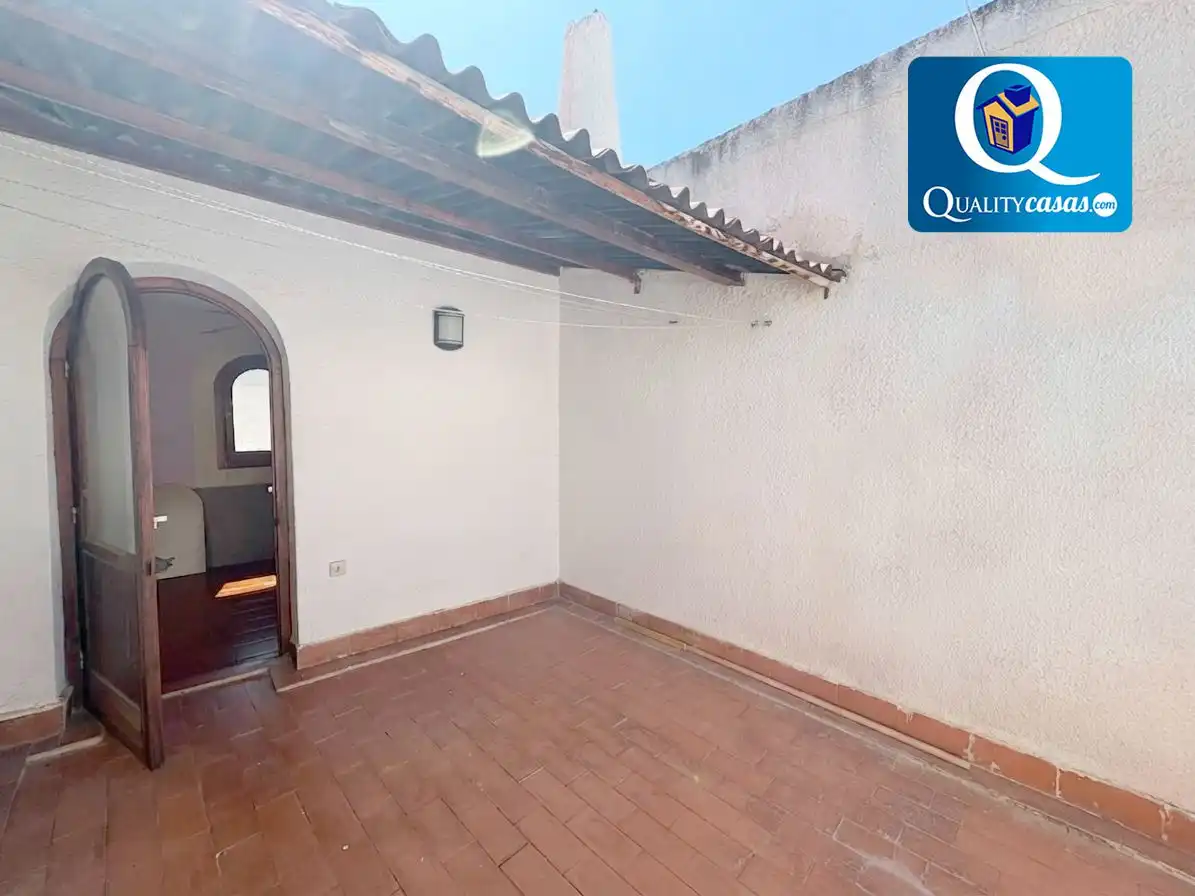 Vista exterior de Casa o xalet en venda en El Campello amb Terrassa i Piscina comunitària