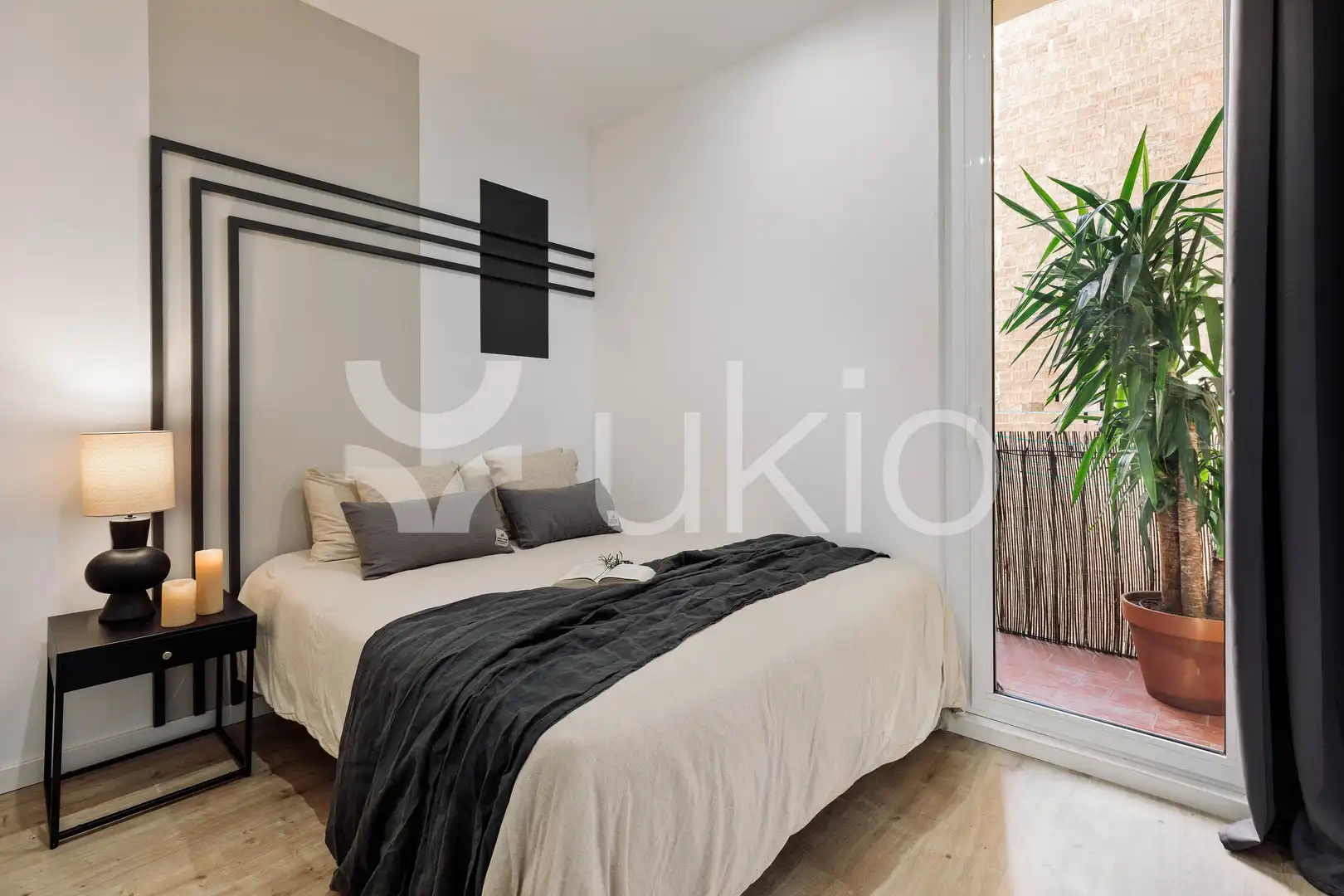 Apartamento con terraza en alquiler en Carrer de Sepúlveda, imagen 2