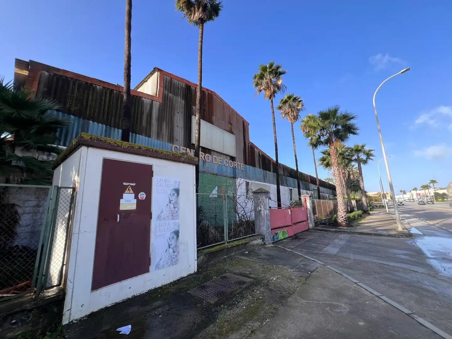 Vista exterior de Nave industrial en venta en La Línea de la Concepción