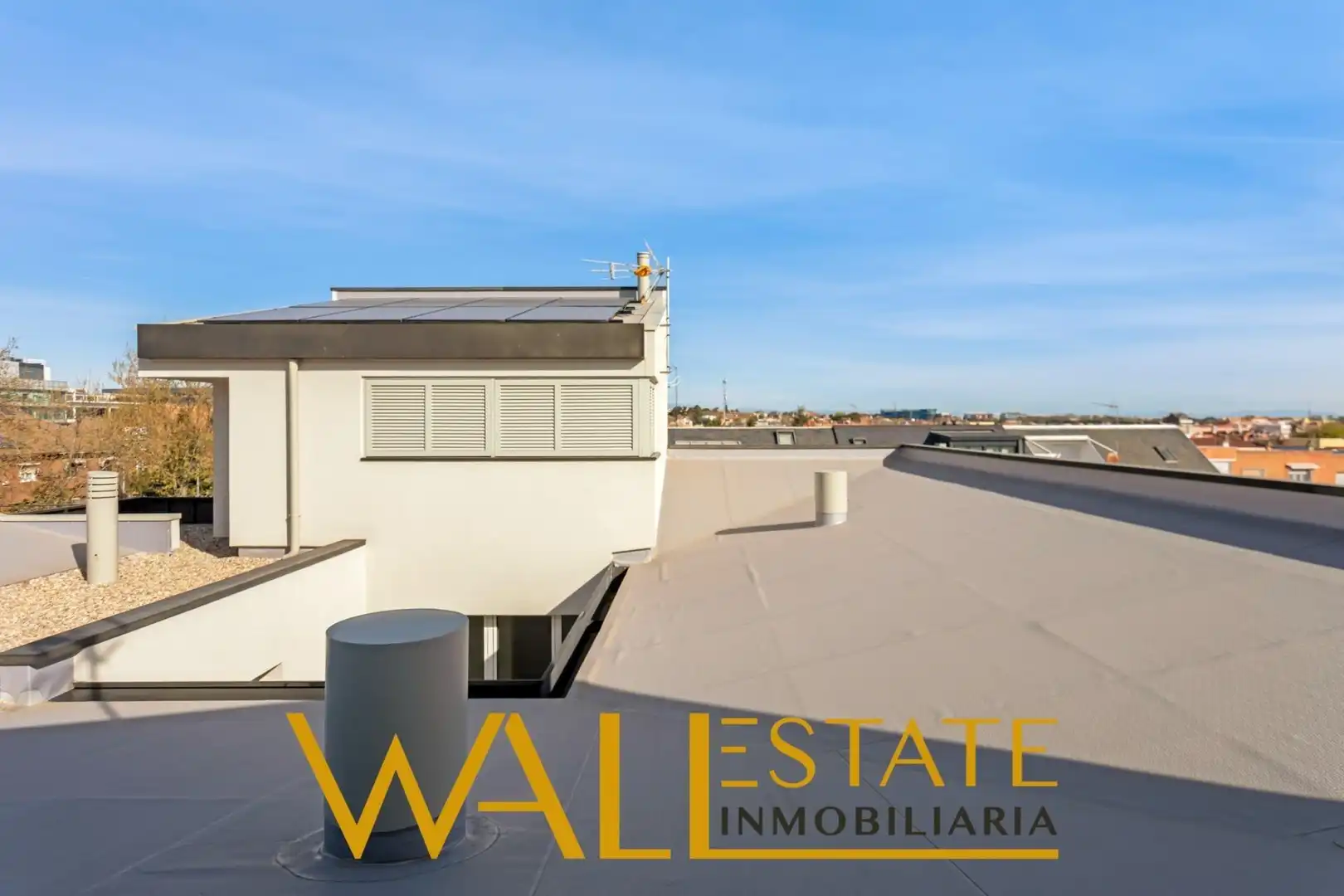 Vista exterior de Casa o xalet en venda en Madrid amb Calefacció, Jardí privat i Terrassa