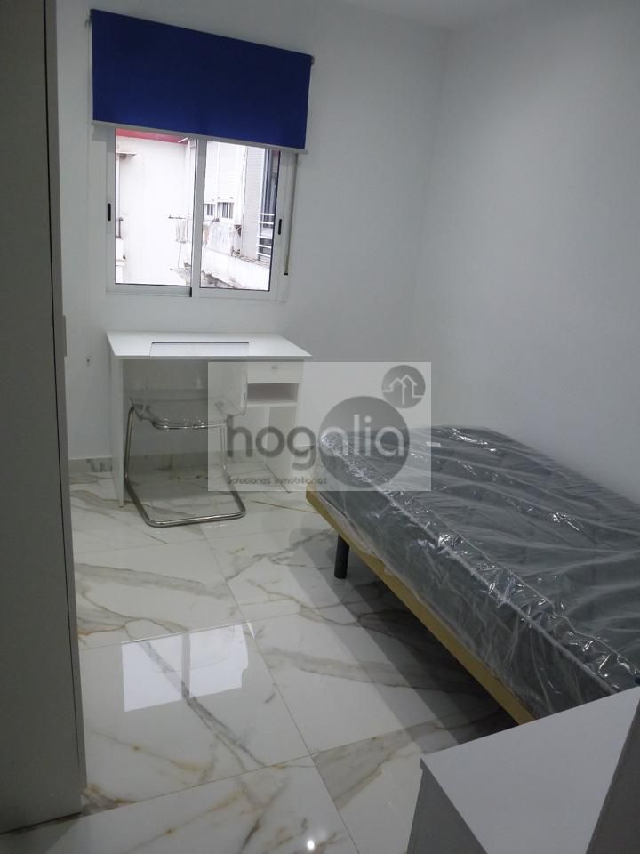 Dormitori de Pis de lloguer en  Sevilla Capital amb Aire condicionat i Moblat