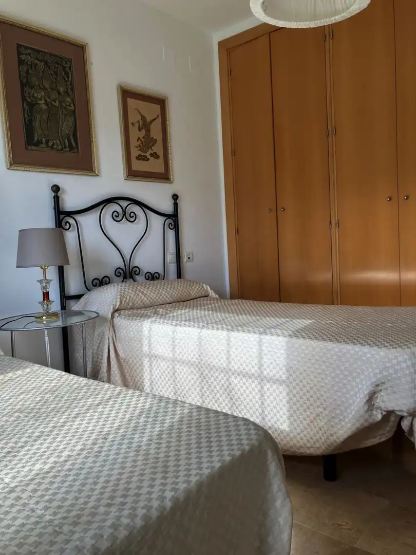 Schlafzimmer von Einfamilien-Reihenhaus zum Verkauf in Estepona mit Klimaanlage, Terrasse und Schwimmbad