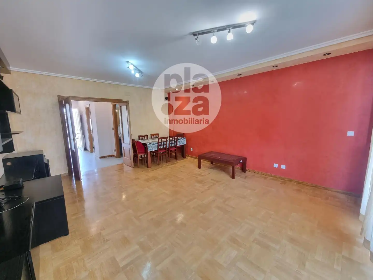 Sala de estar de Casa adosada en venta en Burgos con Calefacción y Jardín privado