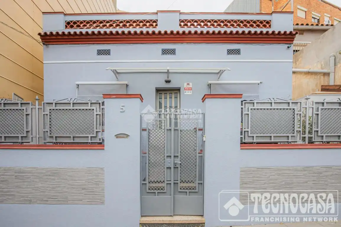Außenansicht von Wohnung zum Verkauf in Santa Coloma de Gramenet