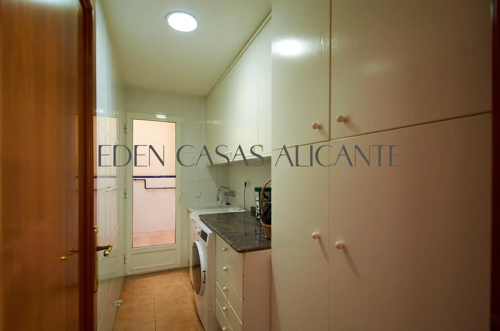 Cuina de Casa adosada en venda en San Vicente del Raspeig / Sant Vicent del Raspeig amb Aire condicionat, Jardí privat i Parquet