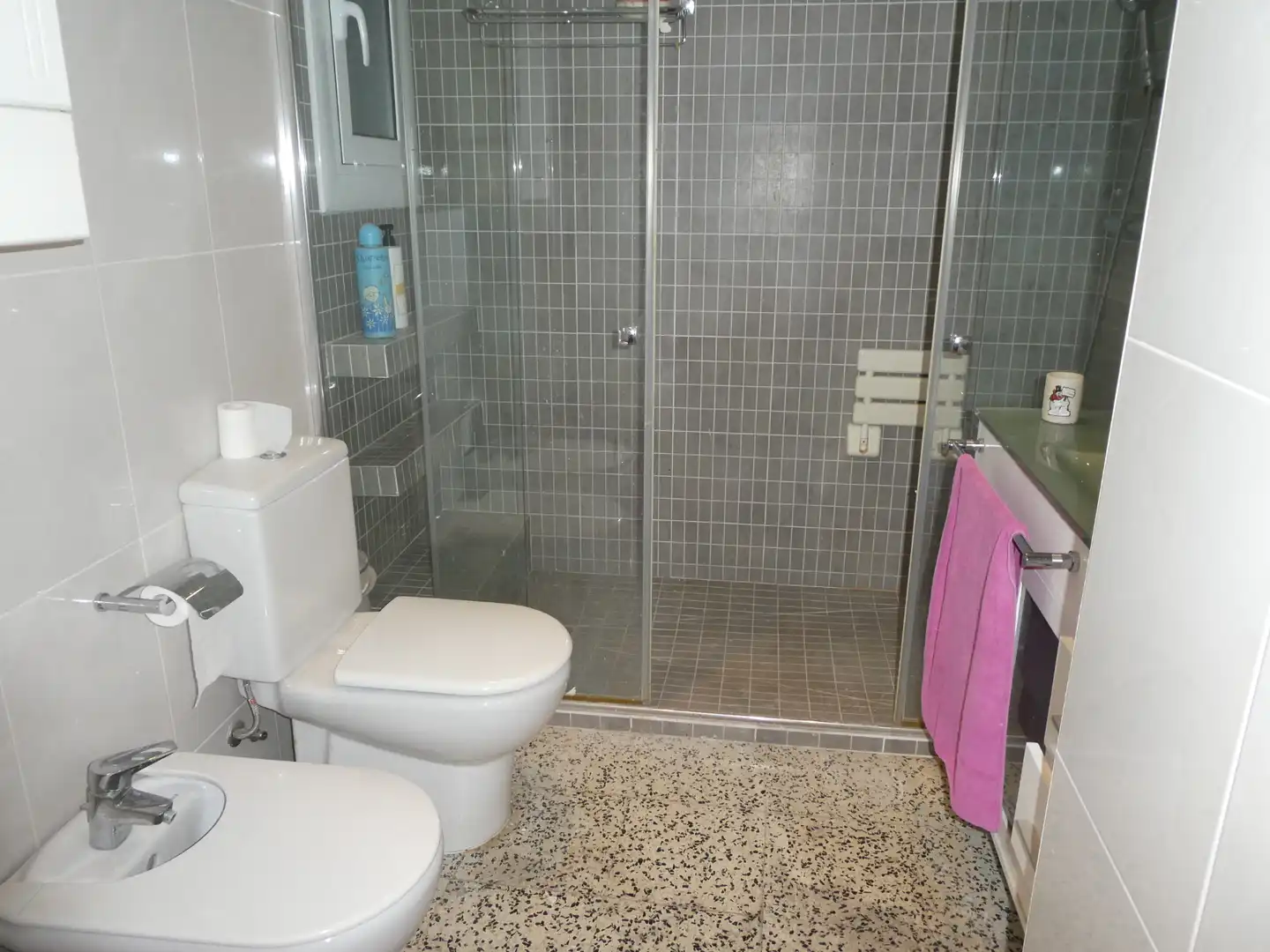 Badezimmer von Wohnungen zum Verkauf in Lloret de Mar mit Terrasse und Gemeinschaftspool