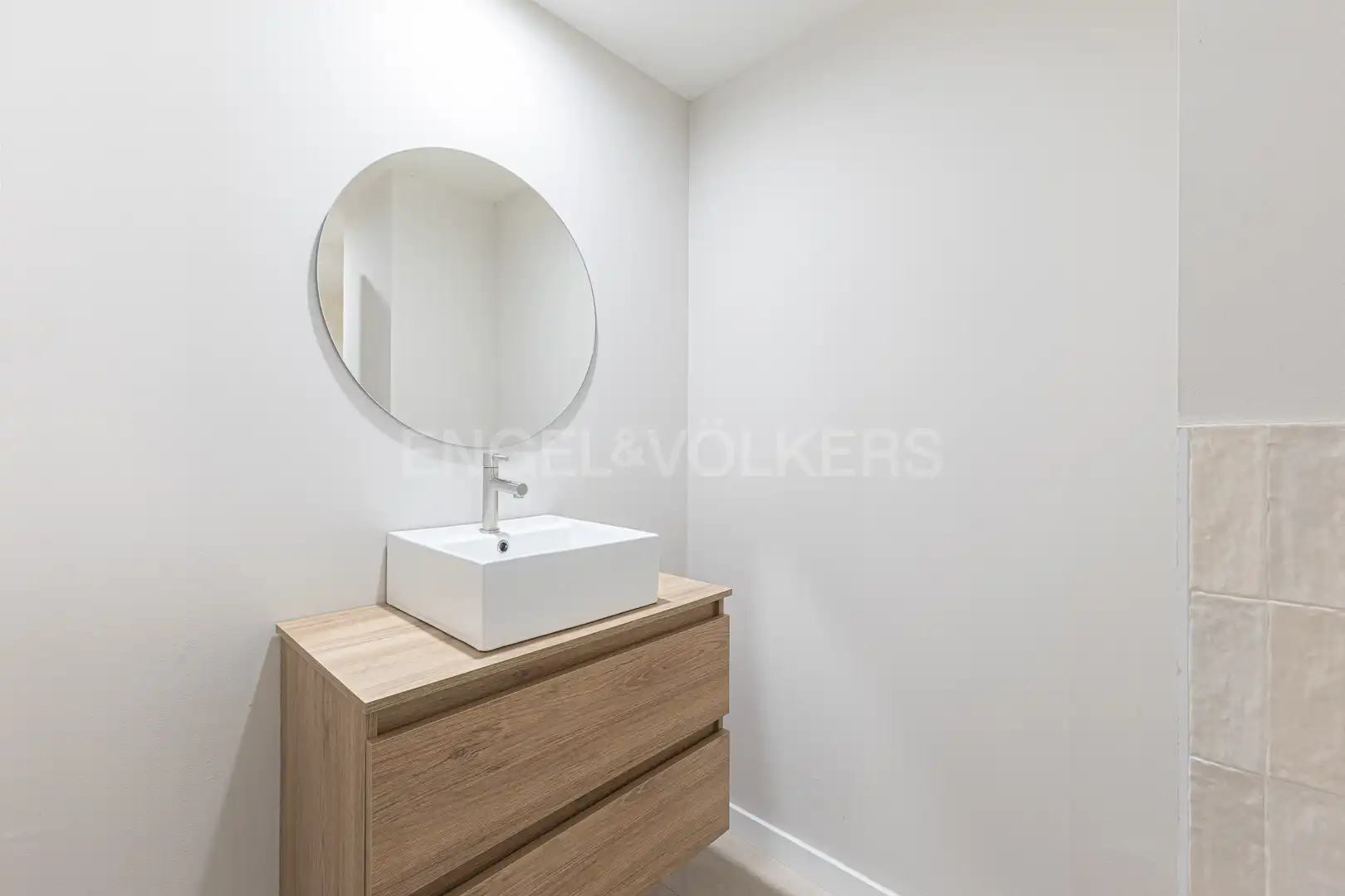 Badezimmer von Wohnung zum Verkauf in Barcelona mit Klimaanlage, Heizung und Parkett
