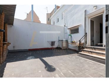 Casa amb balcó en venda a Calle Caucas 14