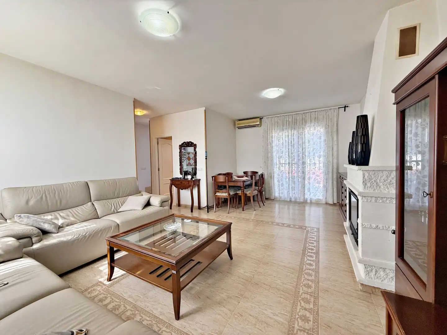 Sala d'estar de Casa o xalet en venda en Llíria amb Aire condicionat, Calefacció i Jardí privat