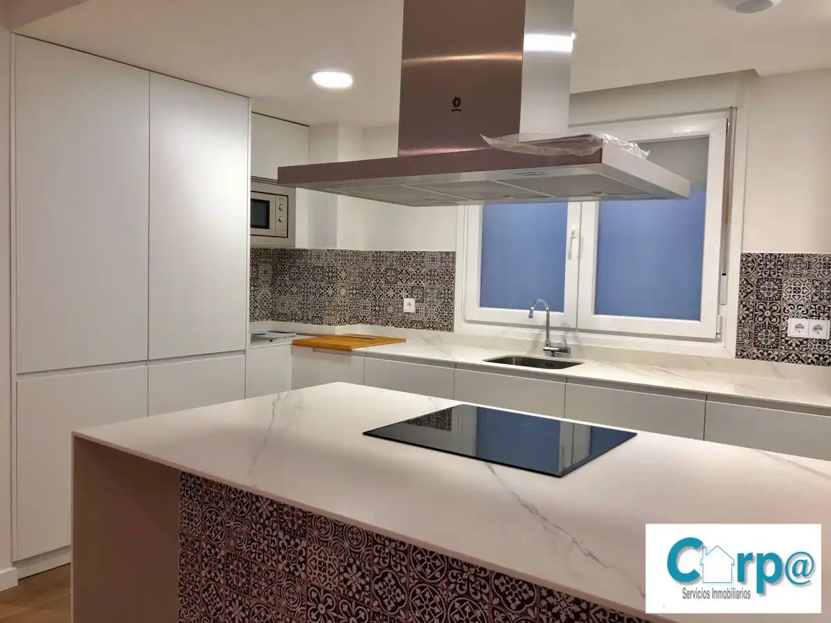 Cocina de Piso de alquiler en  Pamplona / Iruña con Calefacción, Terraza y Amueblado