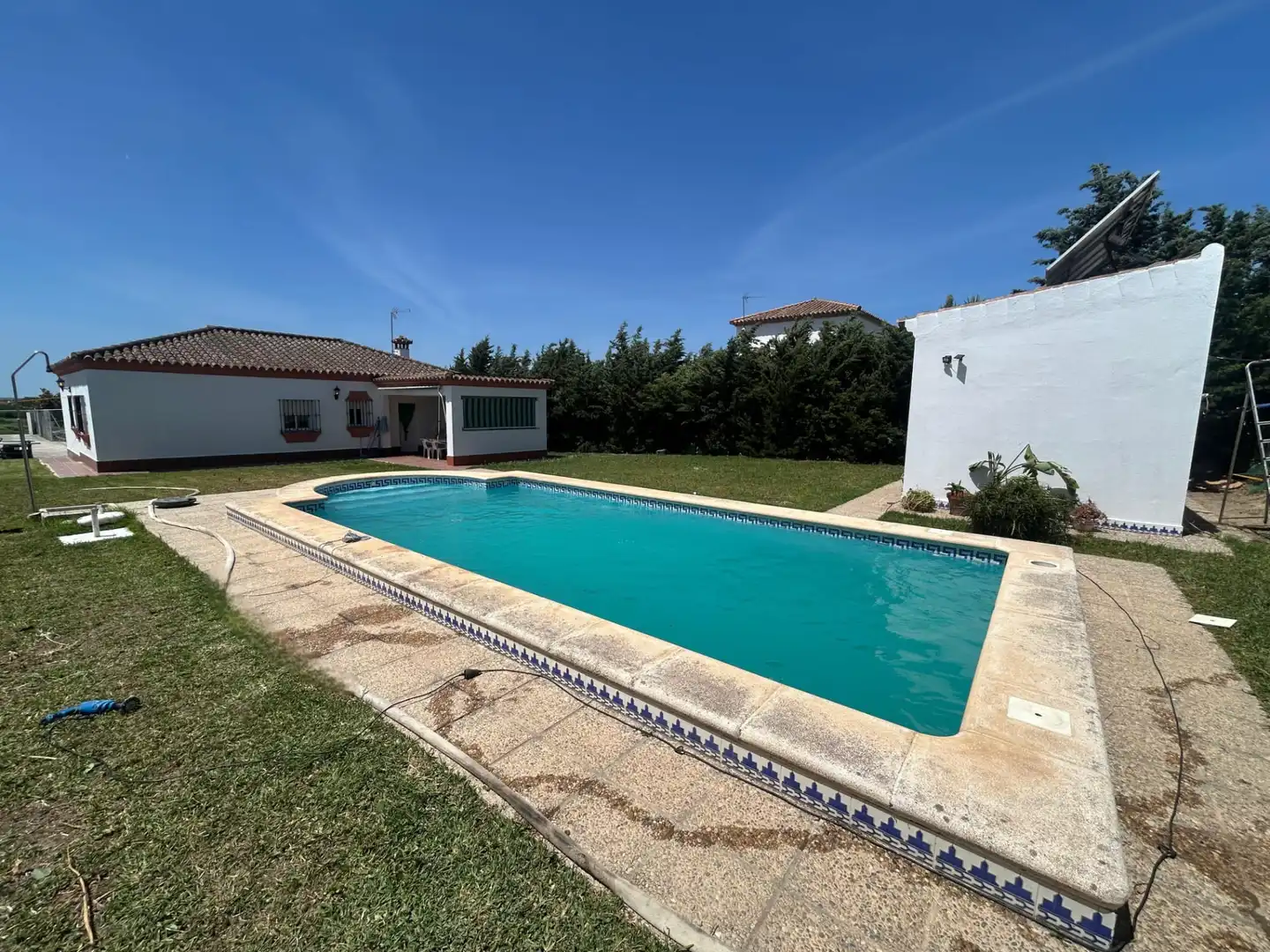 Swimming pool of Houses for sale in Chiclana de la Frontera