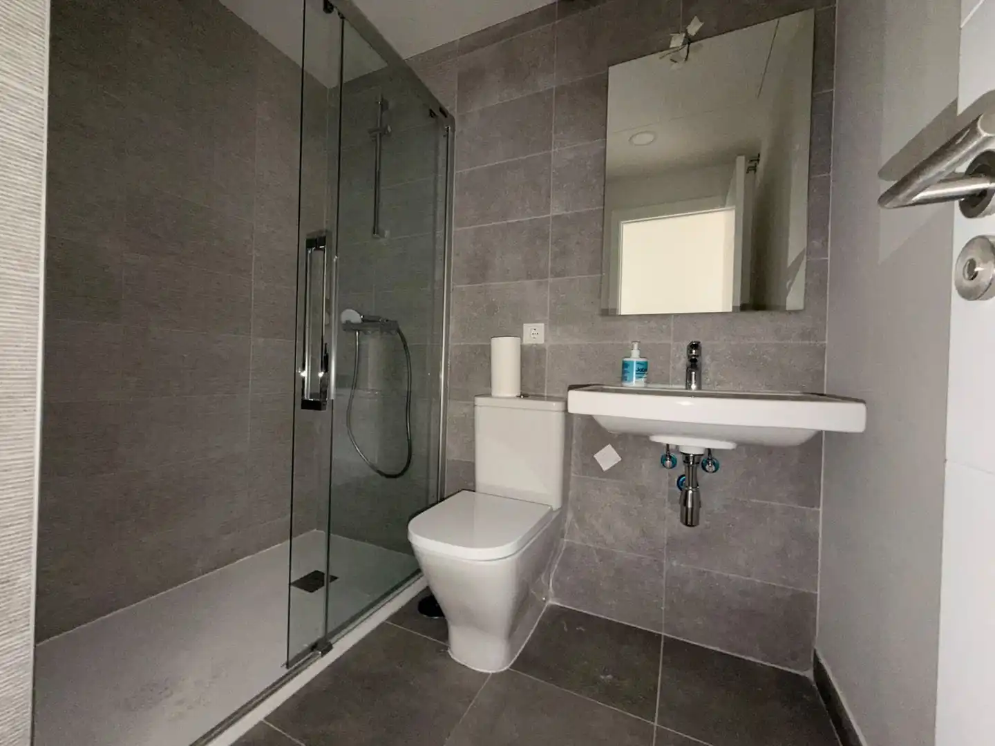 Baño de Piso de alquiler en Sevilla con Aire acondicionado, Calefacción y Terraza