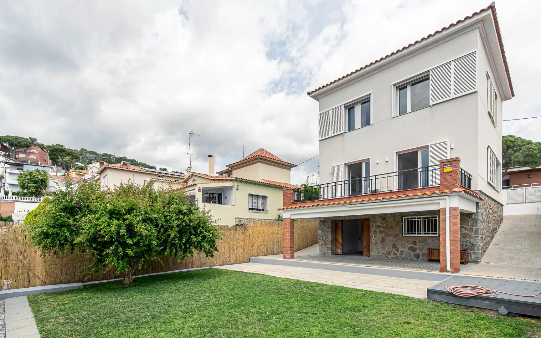Vista exterior de Casa o xalet en venda en Viladecans amb Aire condicionat, Calefacció i Jardí privat