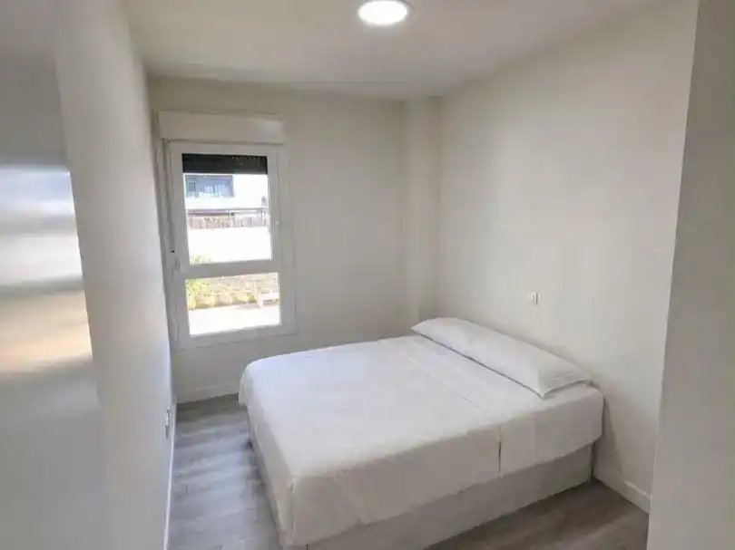 Schlafzimmer von Wohnung zur Miete in Dos Hermanas mit Klimaanlage, Terrasse und Balkon