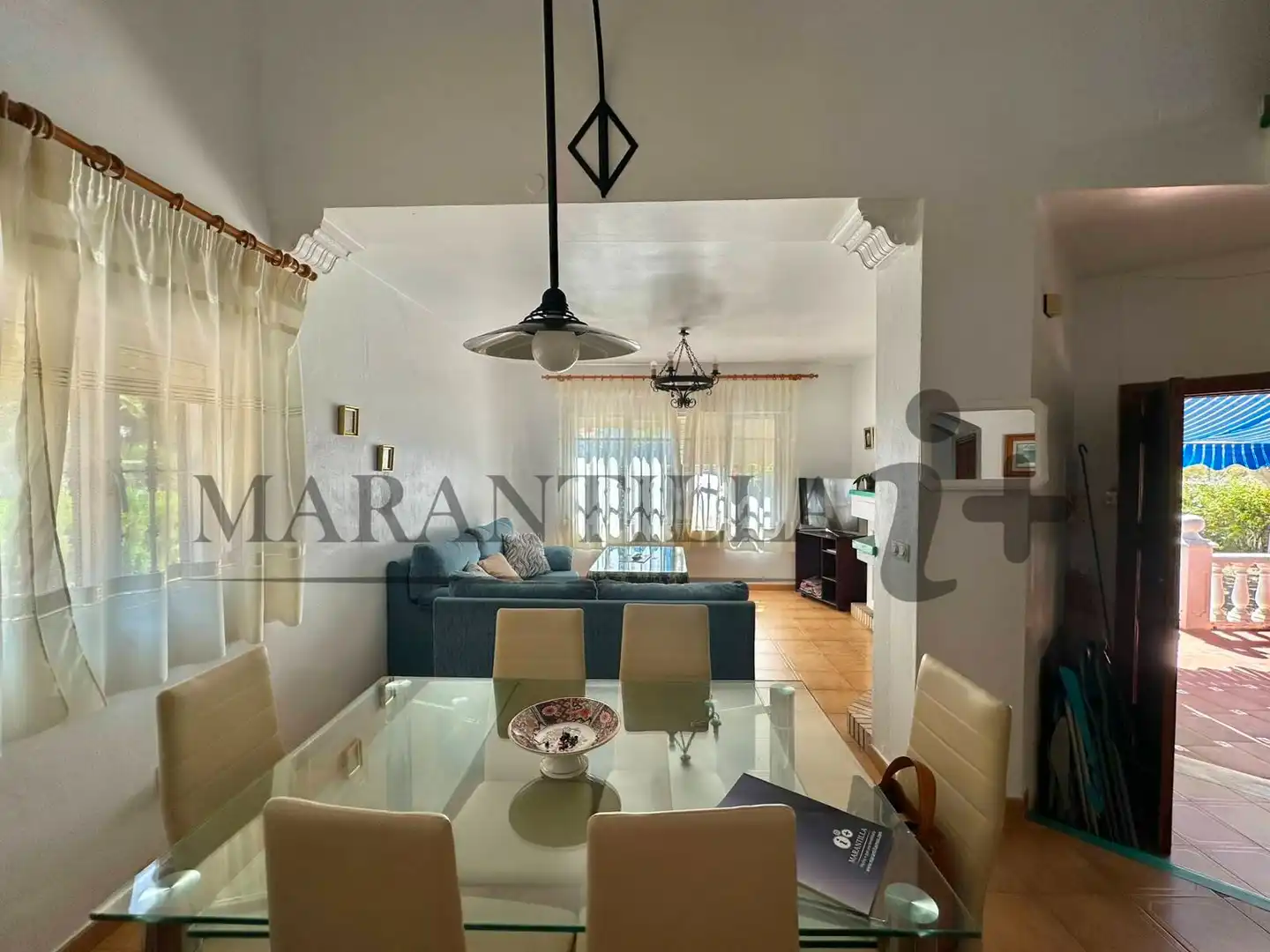 Sala d'estar de Casa o xalet en venda en Islantilla amb Jardí privat, Terrassa i Traster