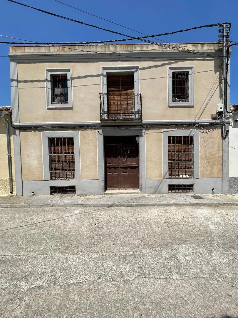 Vista exterior de Finca rústica en venda en Escarabajosa de Cabezas amb Jardí privat i Traster