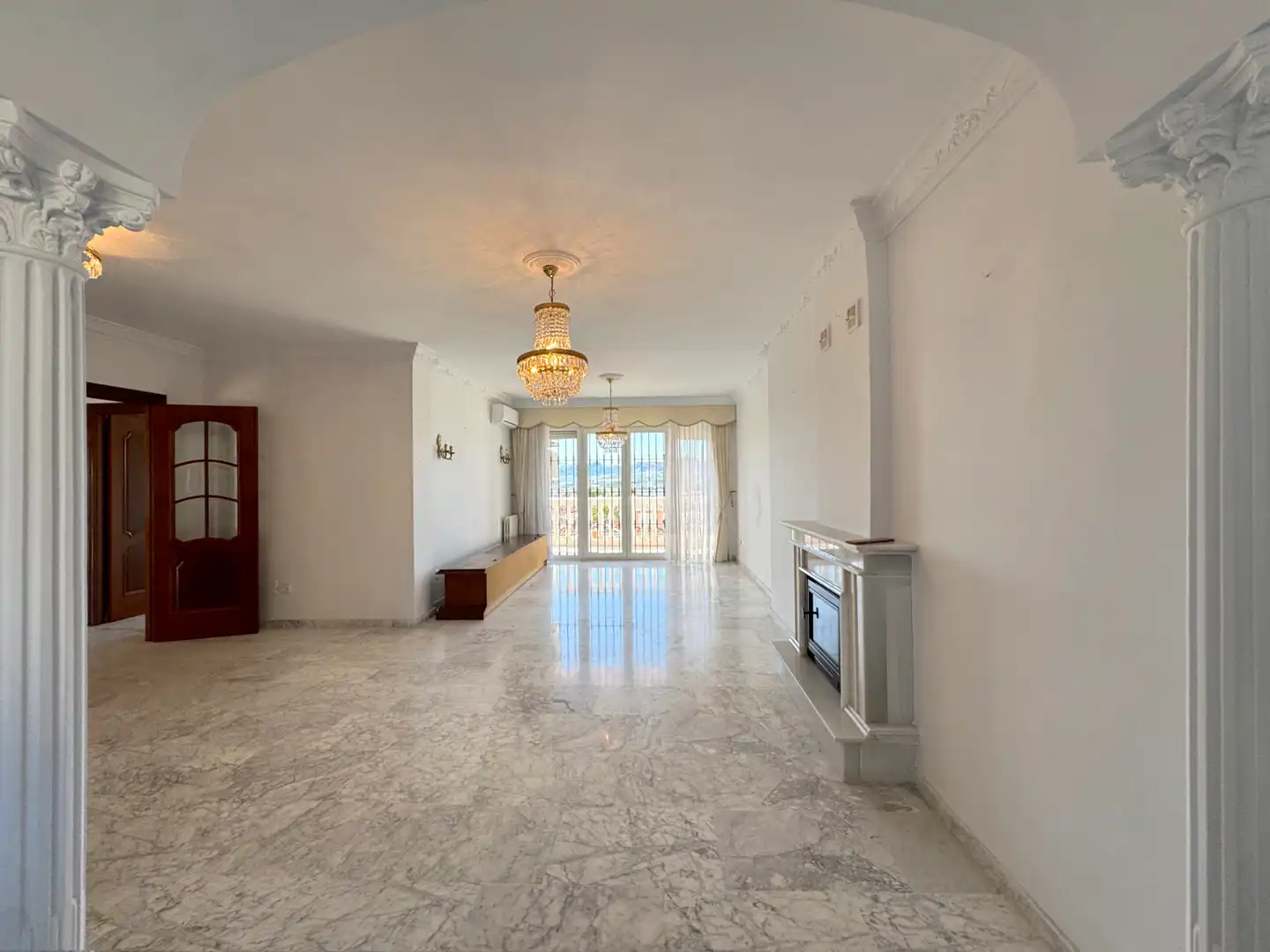 Sala d'estar de Casa o xalet en venda en Alhaurín de la Torre amb Aire condicionat, Calefacció i Jardí privat