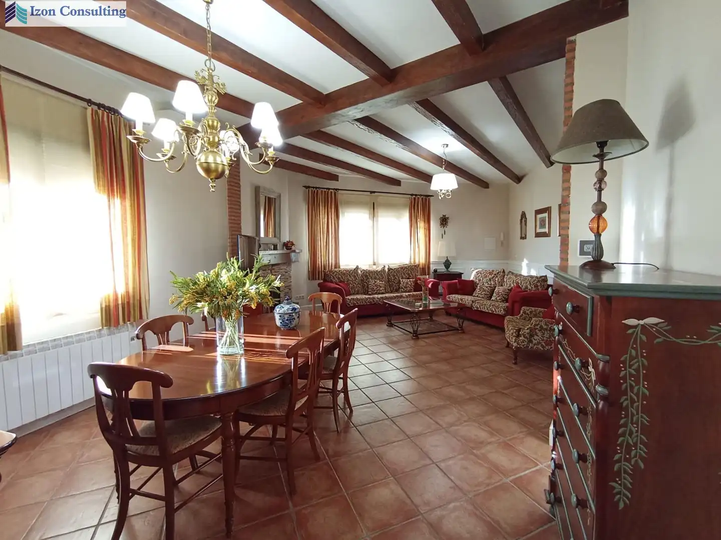 Sala d'estar de Casa o xalet en venda en Villarrobledo amb Aire condicionat, Calefacció i Piscina