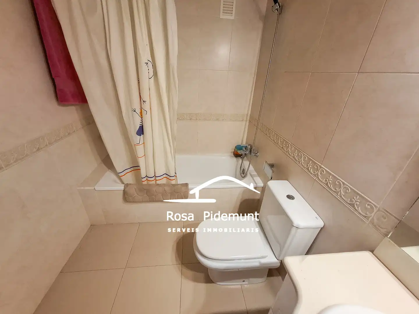 Badezimmer von Wohnung zum Verkauf in Lloret de Mar mit Klimaanlage, Heizung und Terrasse
