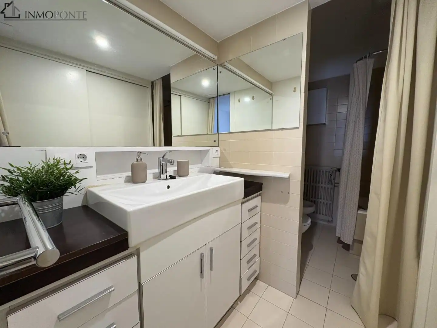 Bathroom of Flat for rent in Pontevedra Capital 