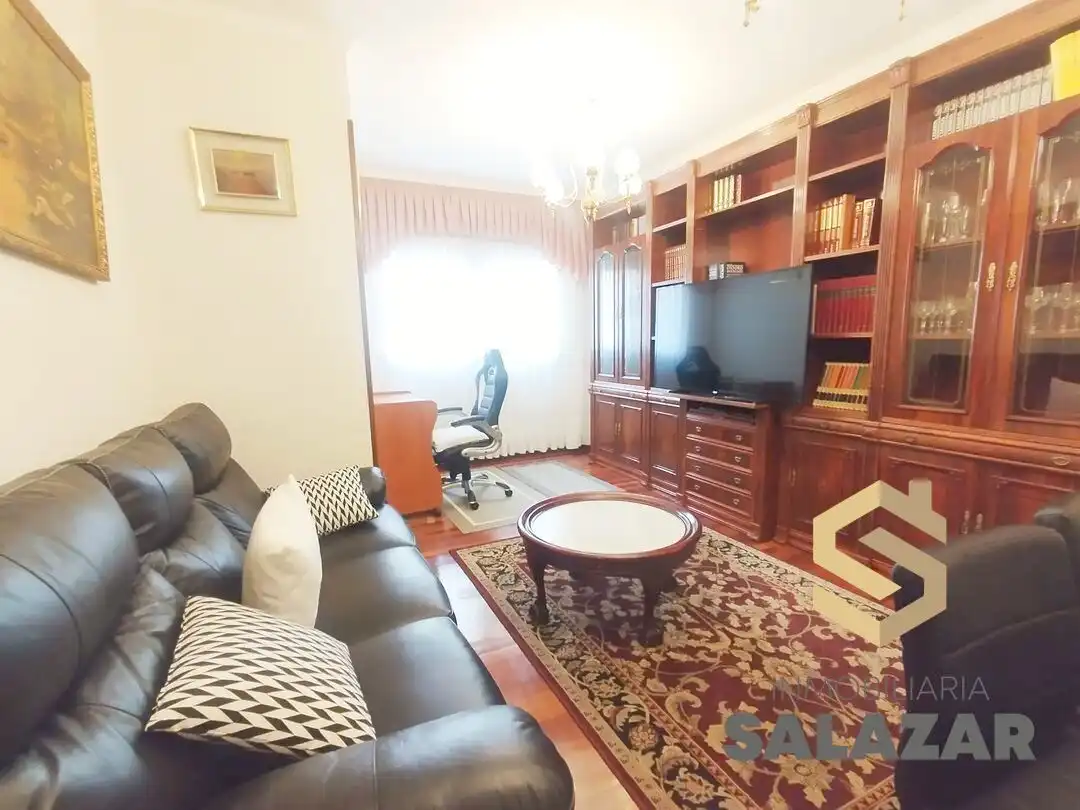 Sala d'estar de Pis en venda en Bilbao  amb Calefacció i Traster