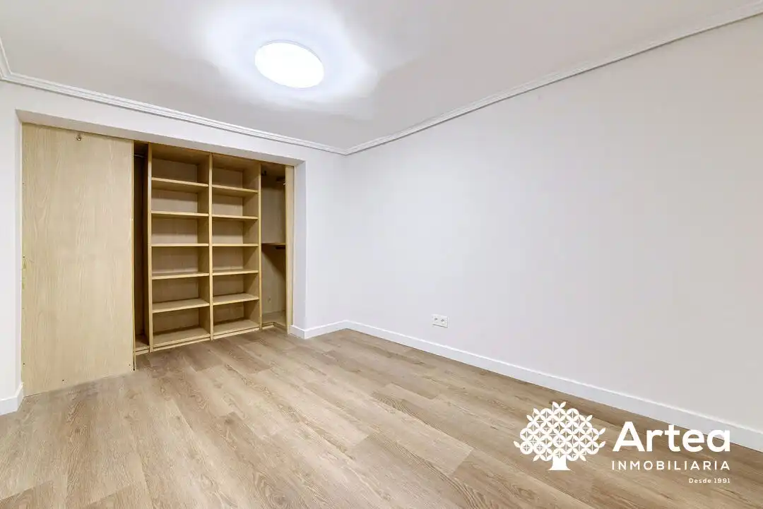 Piso en venta en Bilbao  con Balcón y Alarma