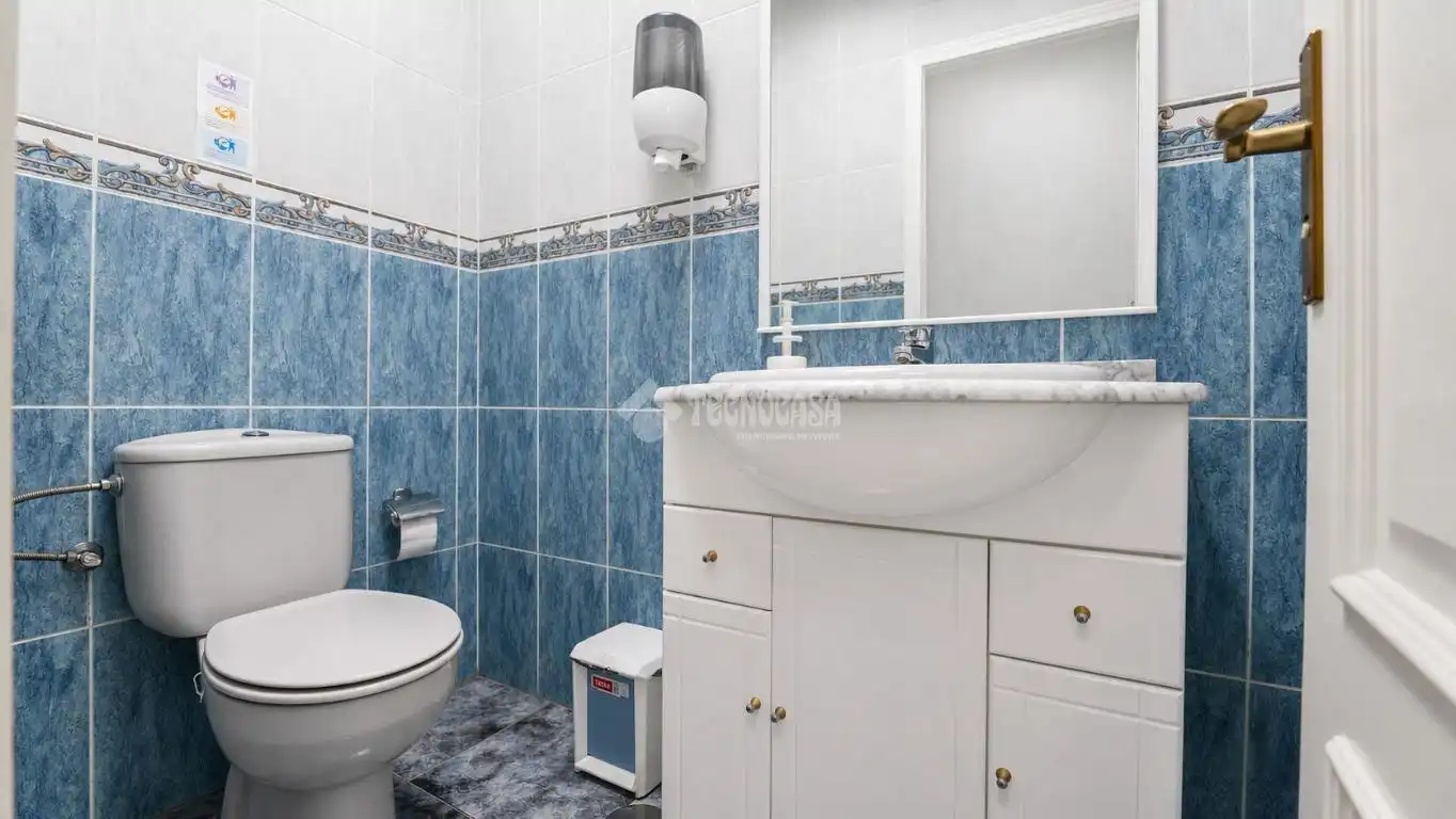 Badezimmer von Geschaftsraum zum Verkauf in Adeje mit Möbliert