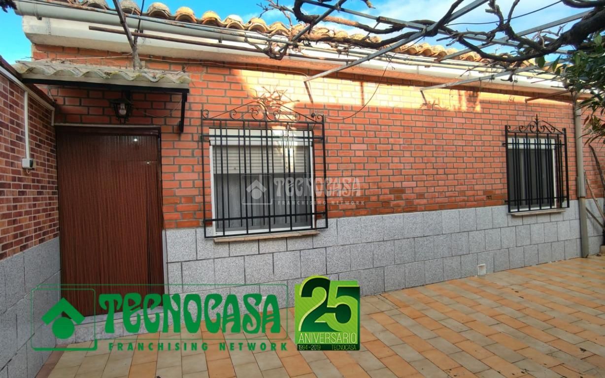 Exterior view of Single-family semi-detached for sale in Gálvez  with Heating