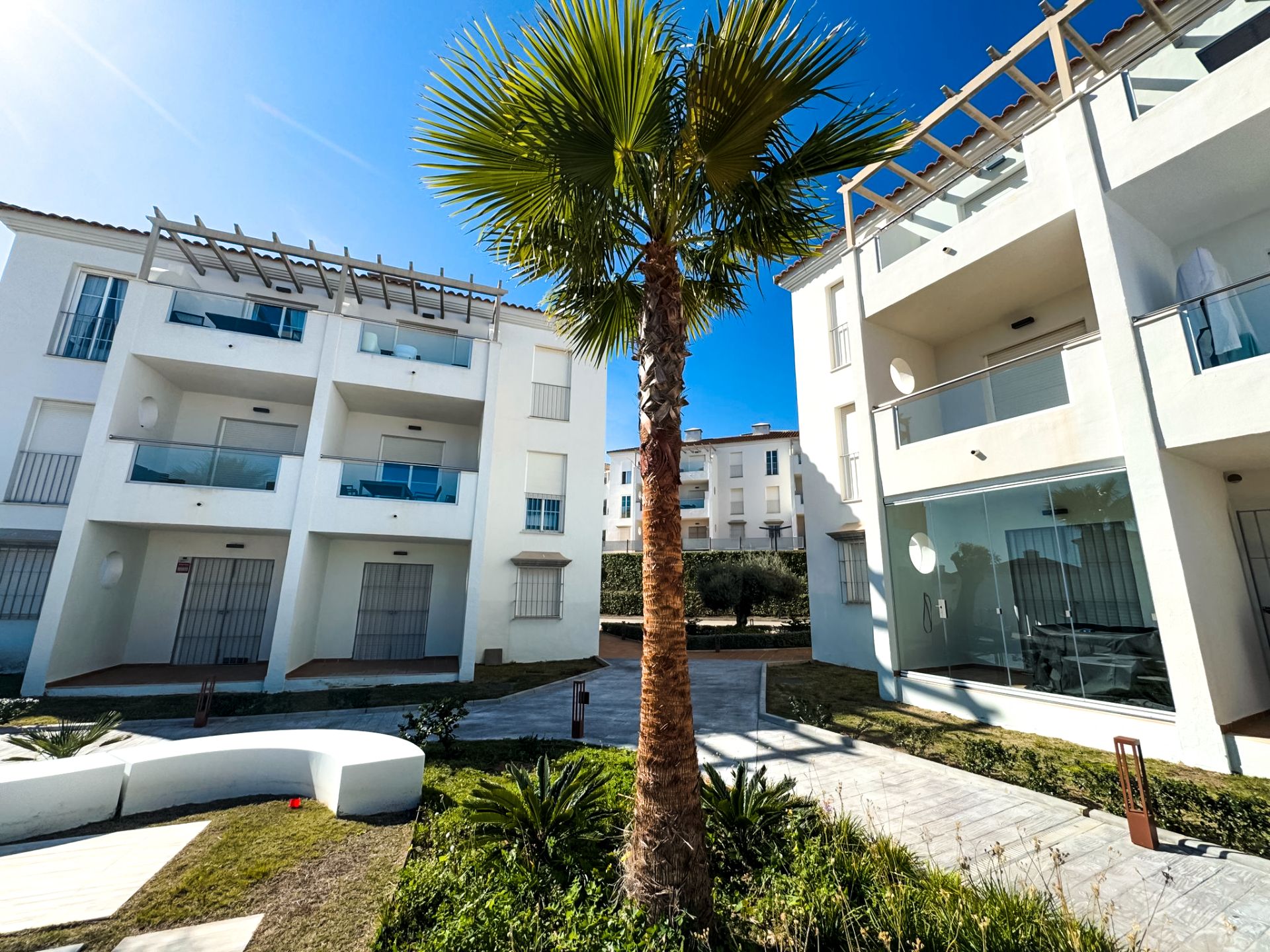 Vista exterior de Apartament en venda en Manilva amb Aire condicionat, Calefacció i Terrassa