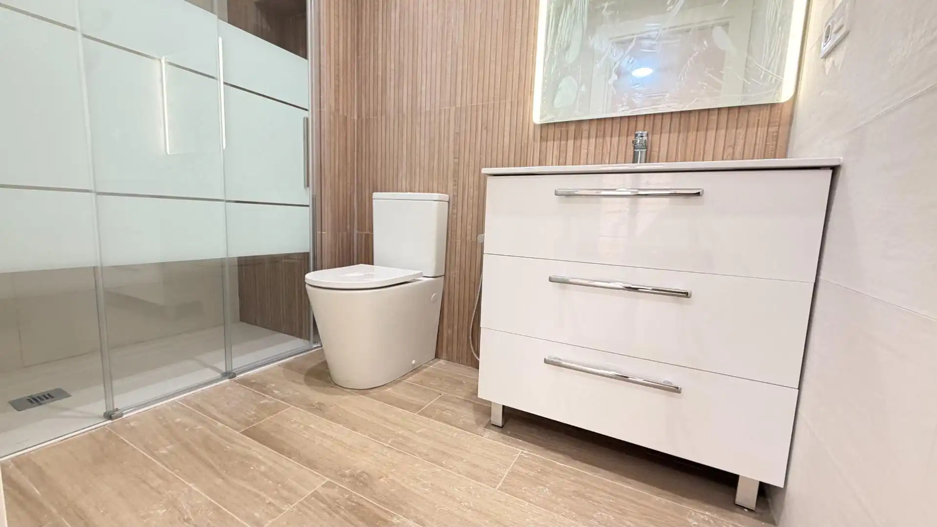 Badezimmer von Erdgeschoss zum Verkauf in Elche / Elx mit Klimaanlage