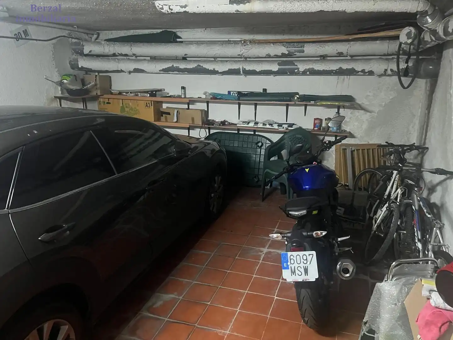 Aparcament de Casa adosada en venda en  Logroño amb Aire condicionat, Calefacció i Jardí privat