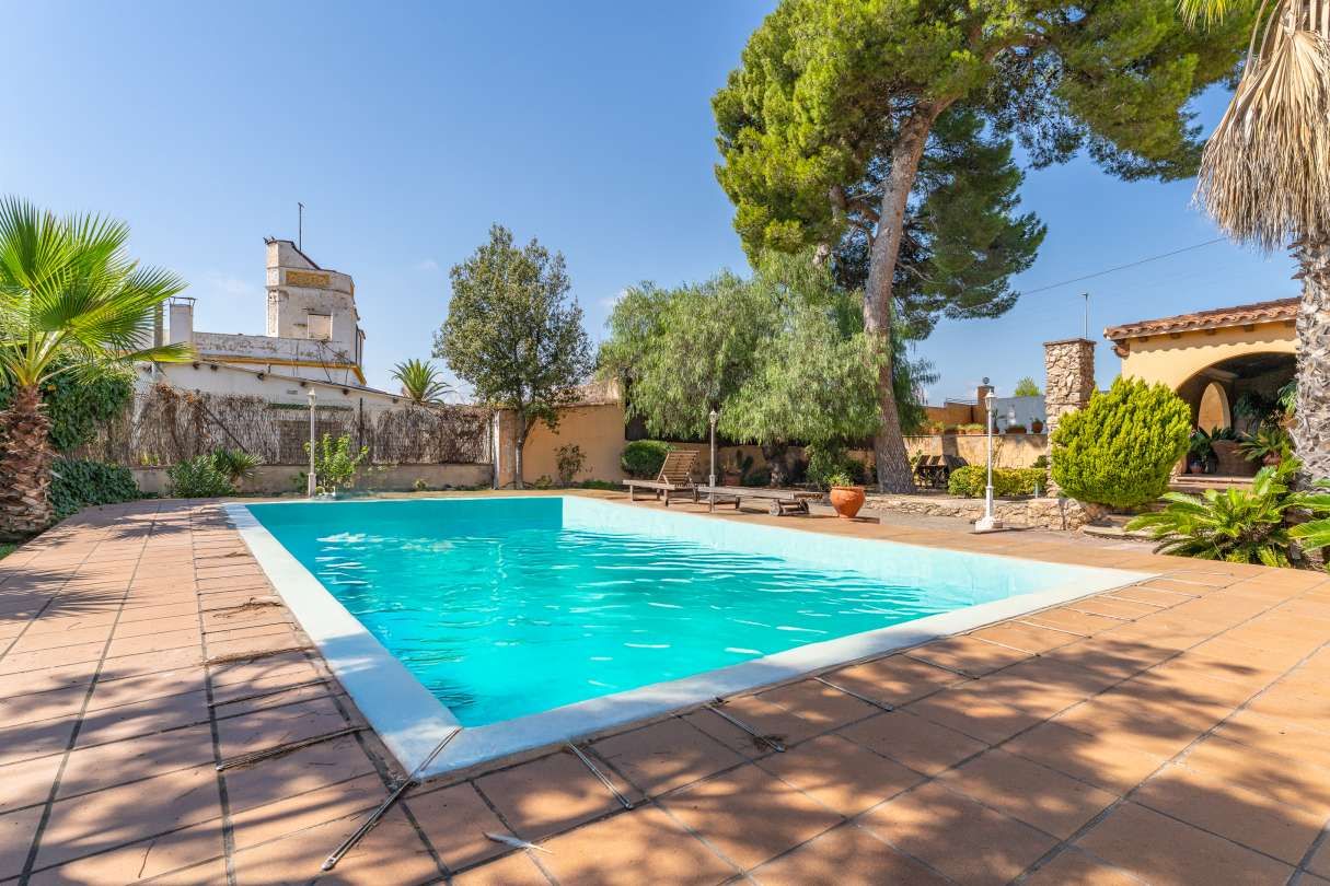 Piscina de Casa o xalet en venda en  Tarragona Capital amb Aire condicionat, Calefacció i Jardí privat