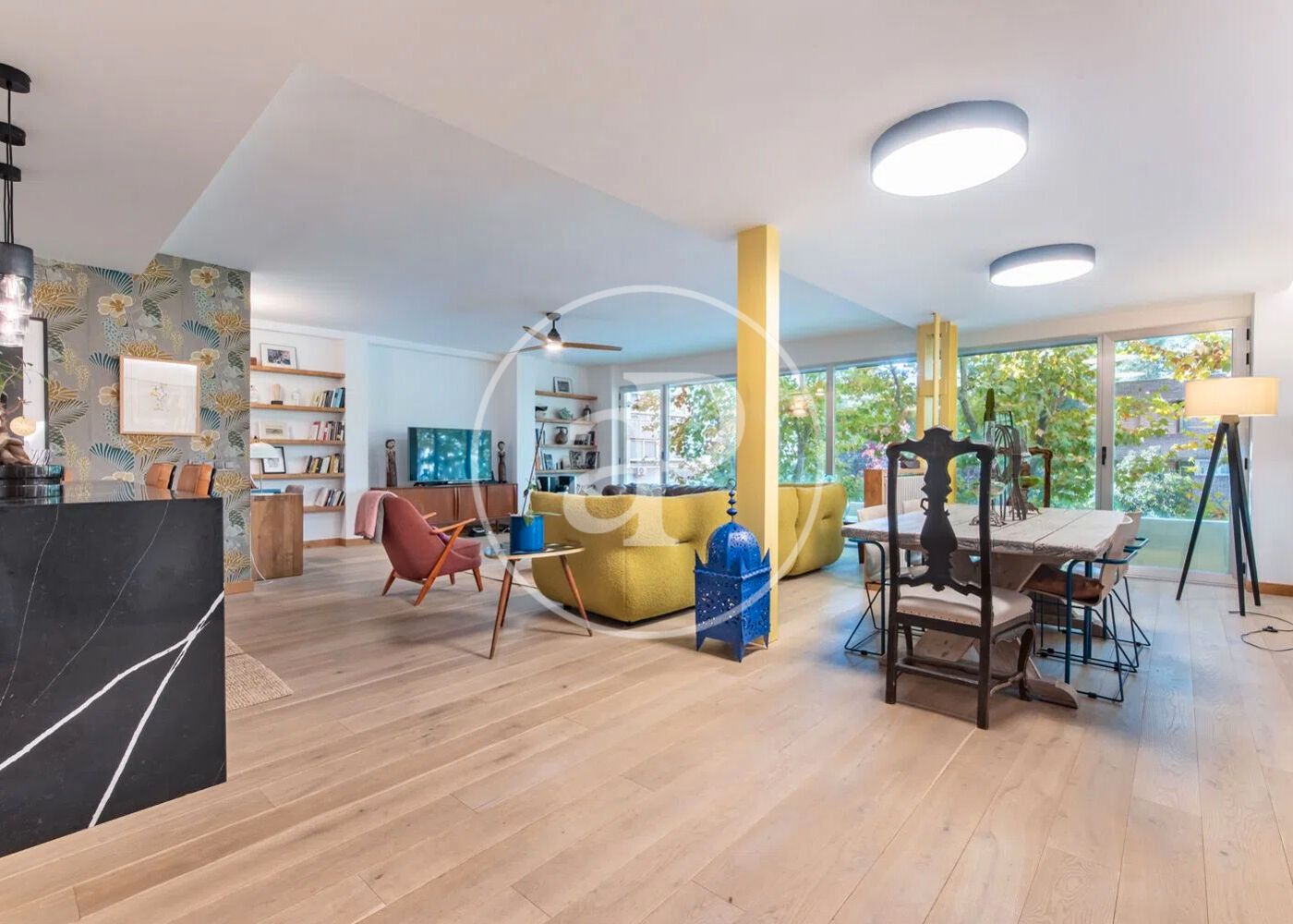 Sala d'estar de Pis en venda en  Madrid Capital amb Aire condicionat, Calefacció i Jardí privat