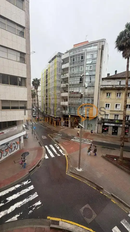Vista exterior de Piso en venta en Pontevedra Capital  con Calefacción, Parquet y Trastero