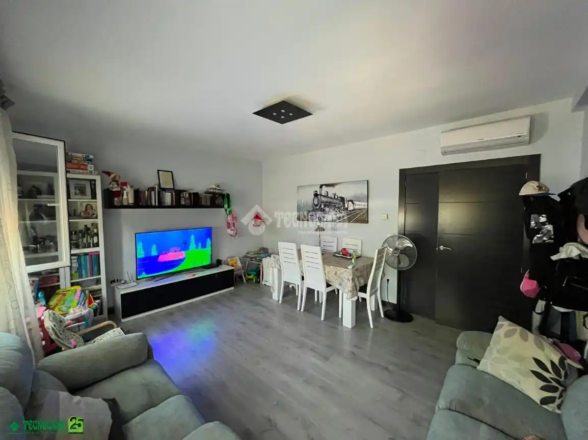 Sala de estar de Casa adosada en venta en Miguelturra con Aire acondicionado, Calefacción y Piscina comunitaria